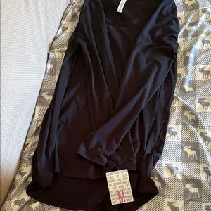 LuLaRoe Black Lynnae Long Sleeve Women's Top